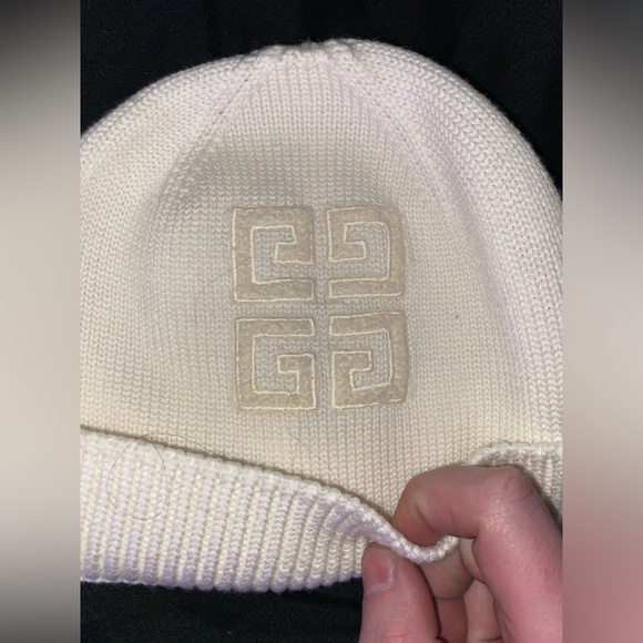 ✨Givenchy - Authentic WOMENS - 4G EMBROIDERED BEANIE IN COLOR: WHITE/IVORY✨ (OS) - Picture 15 of 15